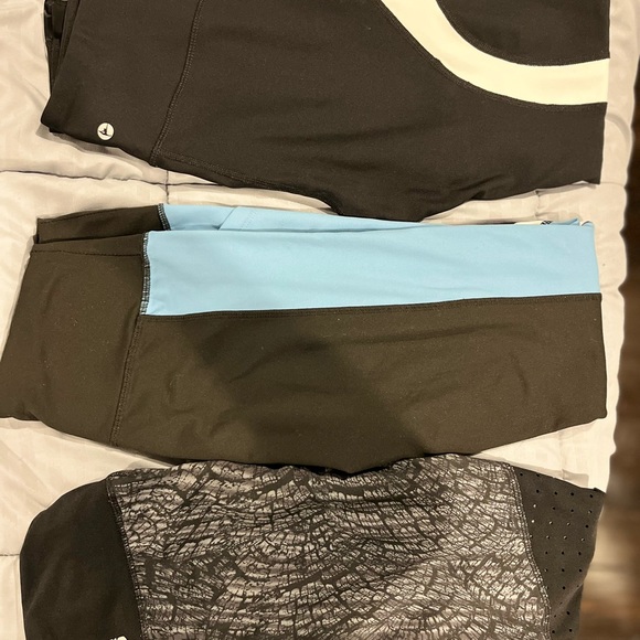 This is a LOT of leggings, all size small - Picture 5 of 6